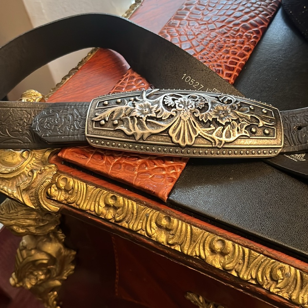Belt Shak Black Embossed Leather Belt with Ornate Silver Buckle